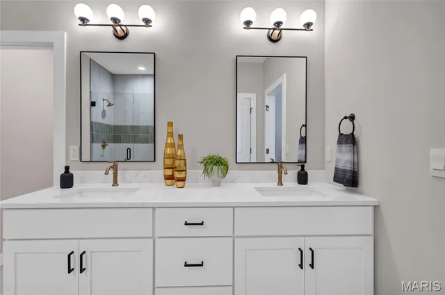 $997,947 | 9404 Gates Manor Court, Sunset Hills, MO 63126