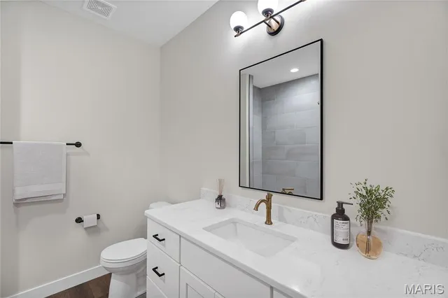 $997,947 | 9404 Gates Manor Court, Sunset Hills, MO 63126