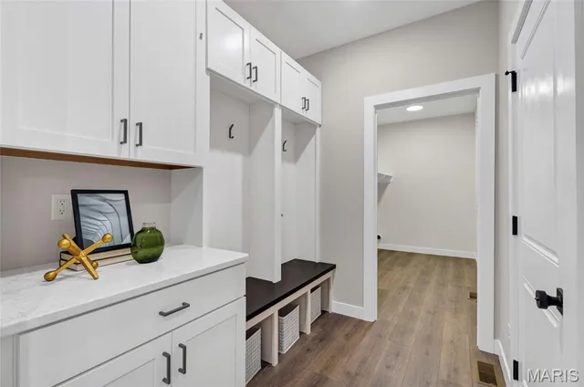 $997,947 | 9404 Gates Manor Court, Sunset Hills, MO 63126