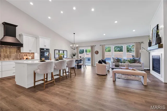 $997,947 | 9404 Gates Manor Court, Sunset Hills, MO 63126