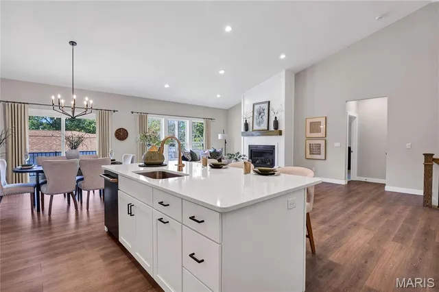 $997,947 | 9404 Gates Manor Court, Sunset Hills, MO 63126