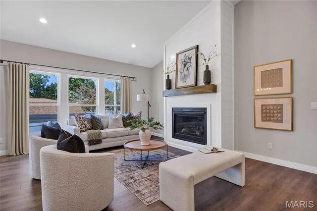 $997,947 | 9404 Gates Manor Court, Sunset Hills, MO 63126