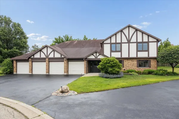 $360,000 | 546 Banyon Lane, Unit B, La Grange, IL 60525