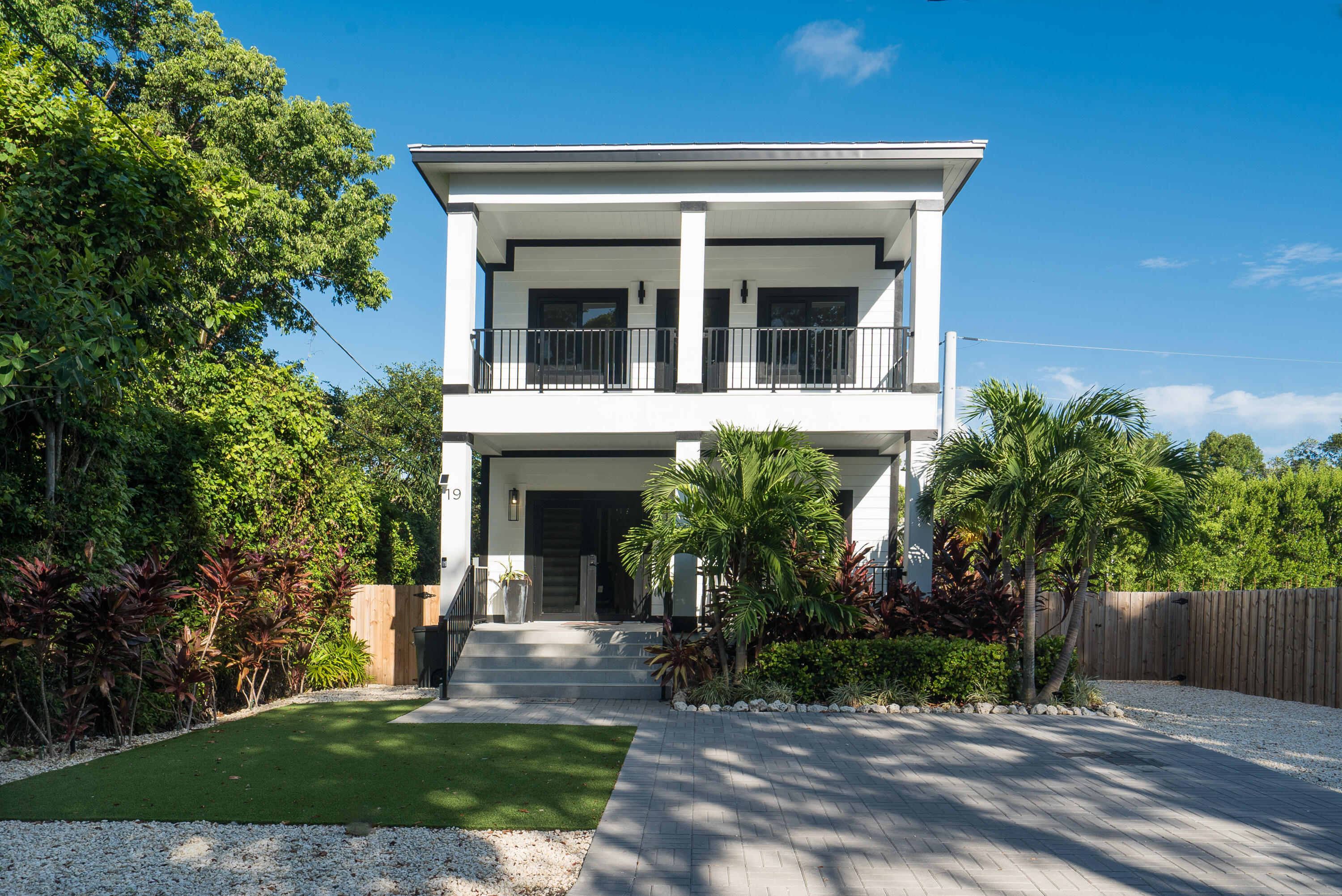 19 Coral Way Key Largo, FL 33037 - Photo 1 of 20 1-2 - Copy
