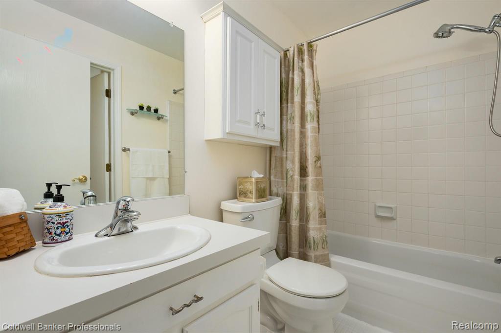 1362 West Fairview Lane Rochester Hills, MI 48306 - Photo 26 of 35
