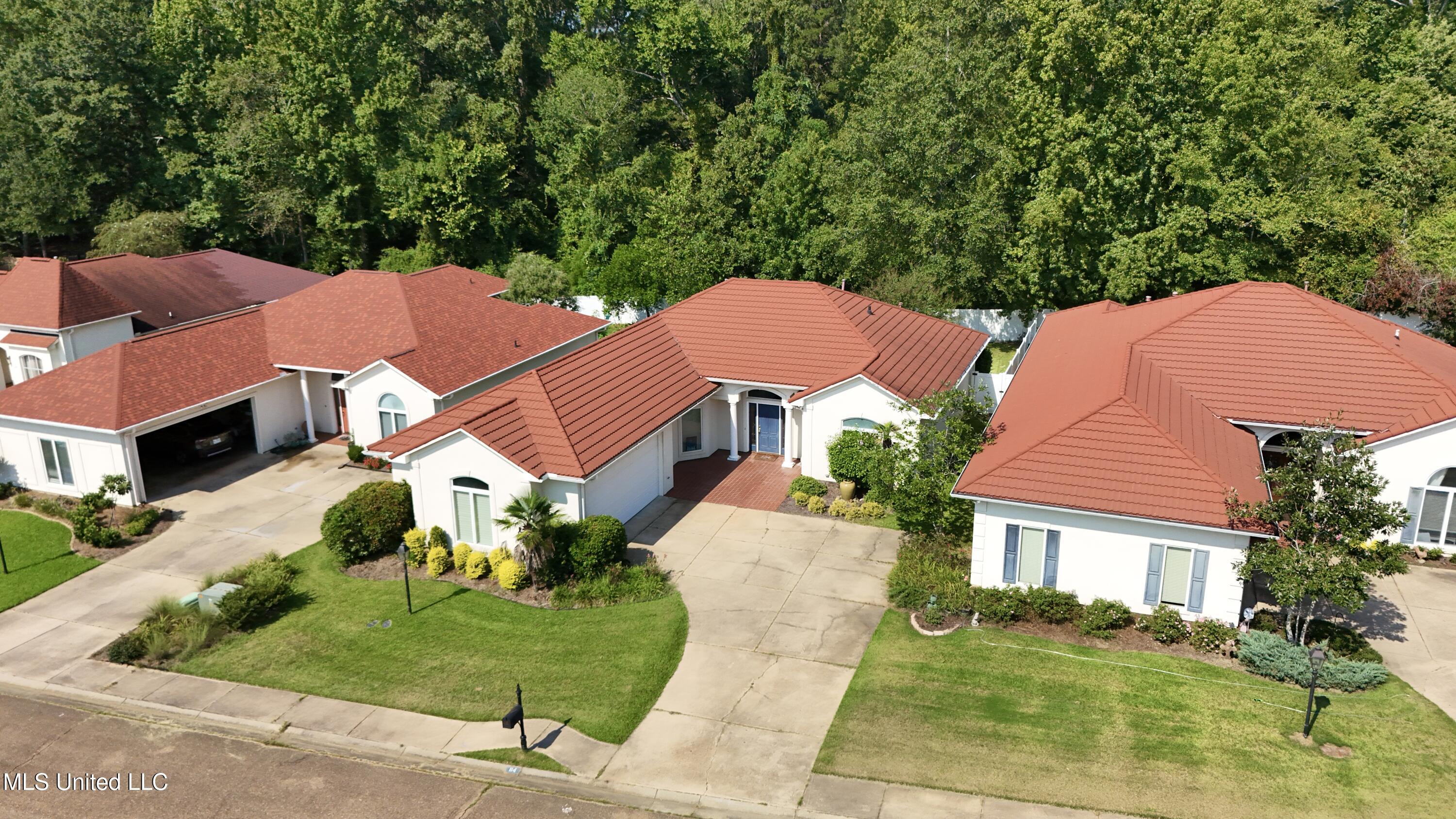 114 Afton Way Clinton, MS 39056 - Photo 5 of 41 dji_fly_20250818_102306_0227_17555305360