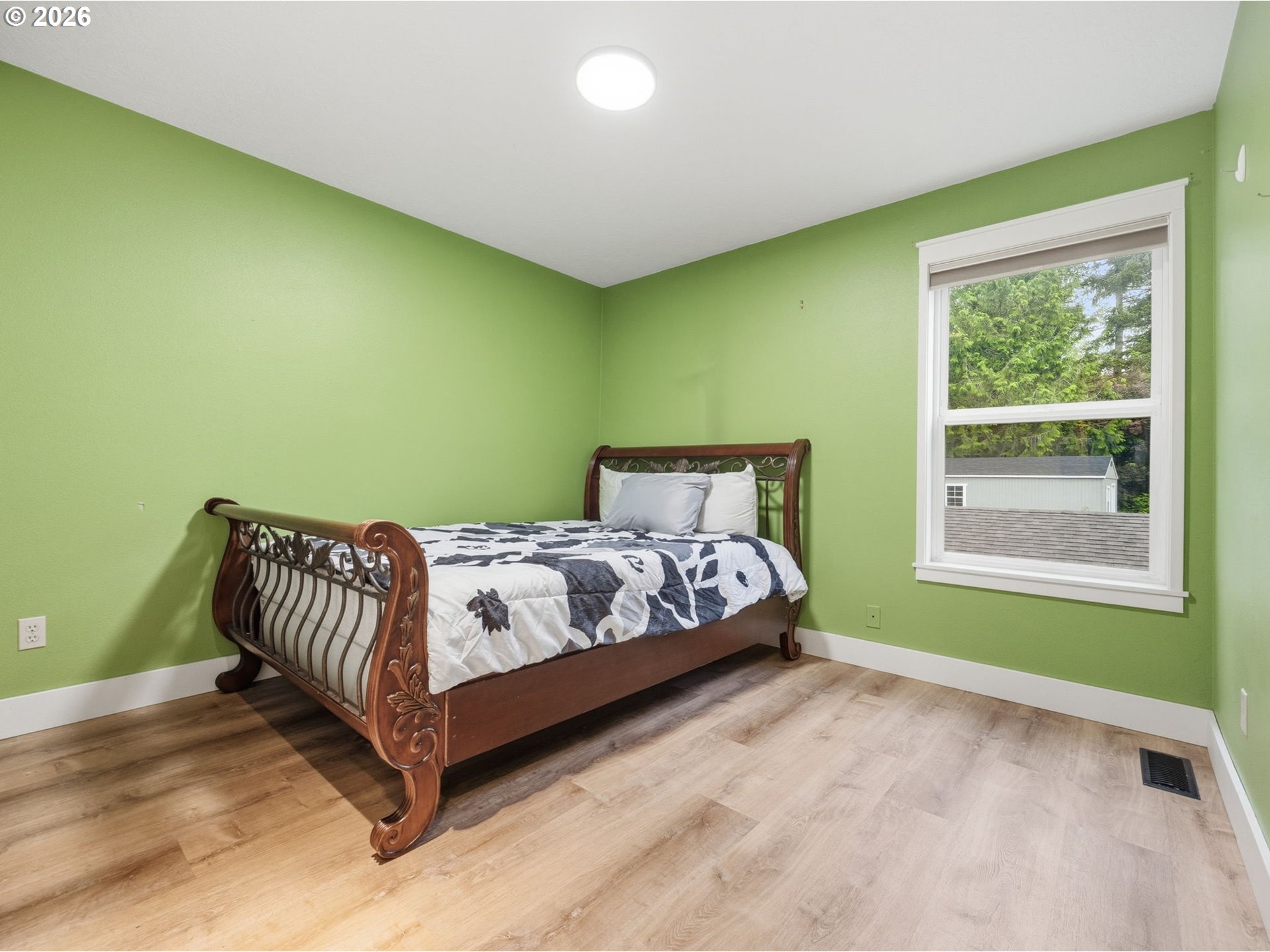92085 Akerstedt Road Astoria, OR 97103 - Photo 19 of 48 a bedroom with a bed and a window
