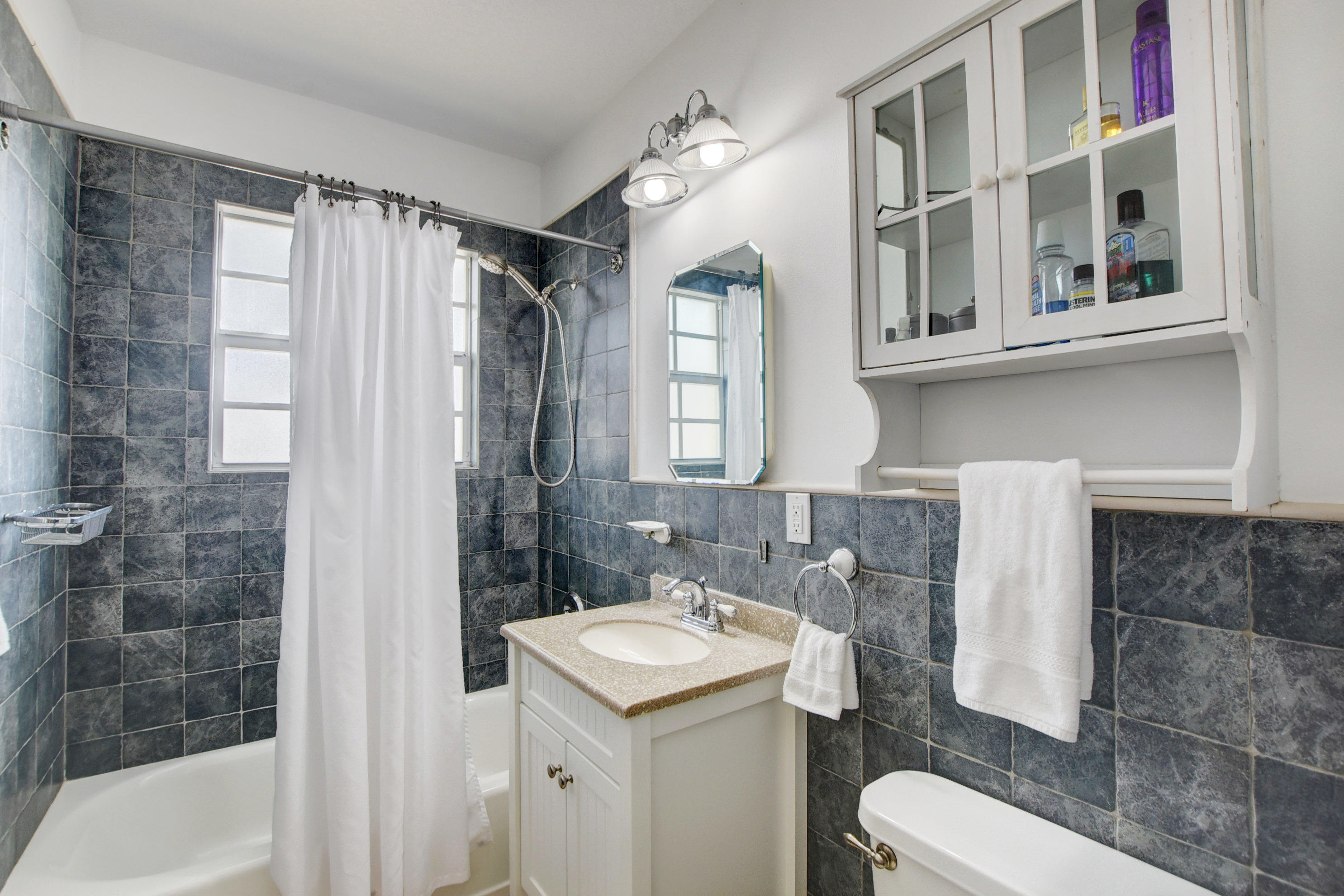324 Edmor Road West Palm Beach, FL 33405 - Photo 18 of 26 Guest Bath