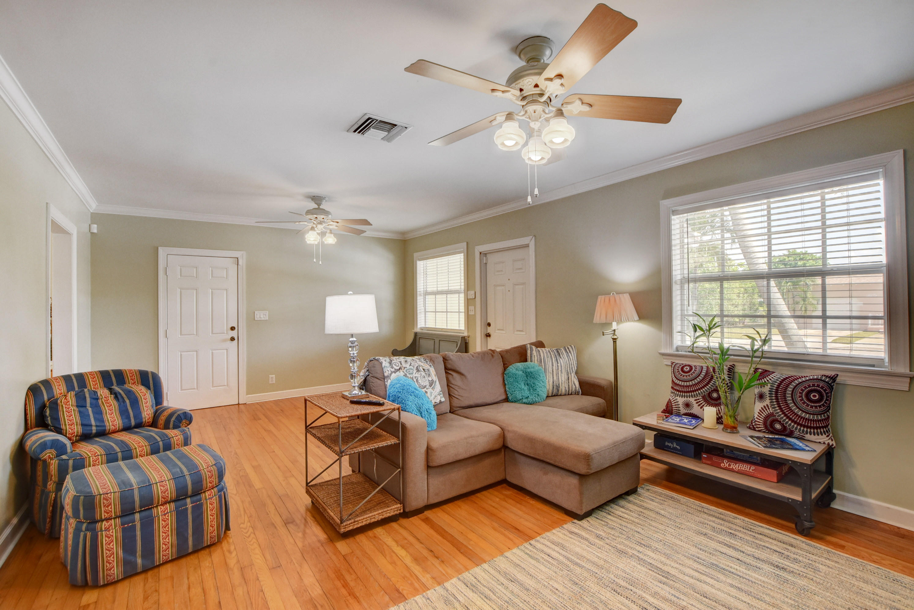 324 Edmor Road West Palm Beach, FL 33405 - Photo 6 of 26 Living Room