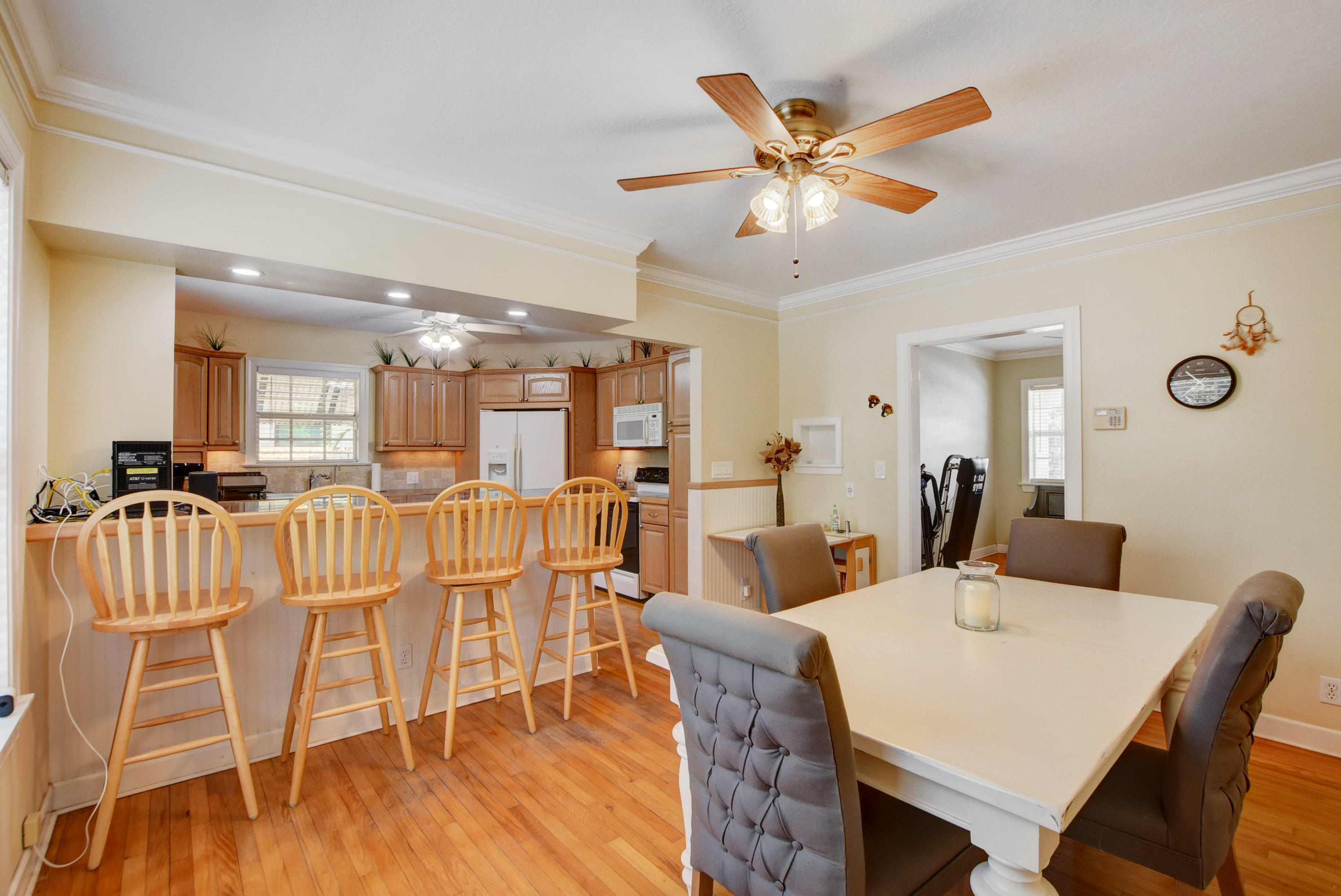 324 Edmor Road West Palm Beach, FL 33405 - Photo 9 of 26 Breakfast Bar