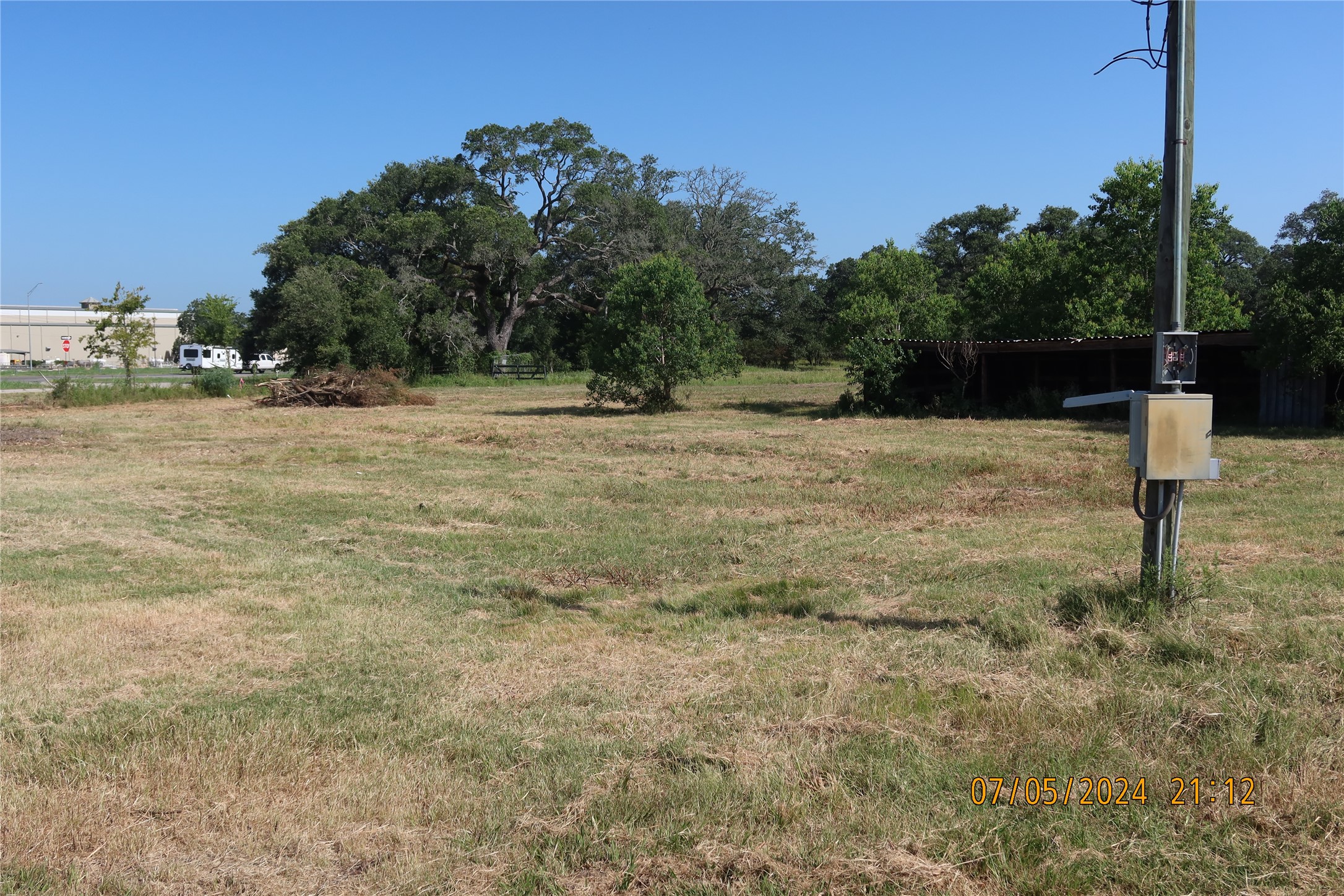 1046 Railhead Road Columbus, TX 78934 - Photo 14 of 24 a backyard of a house with lots of green space