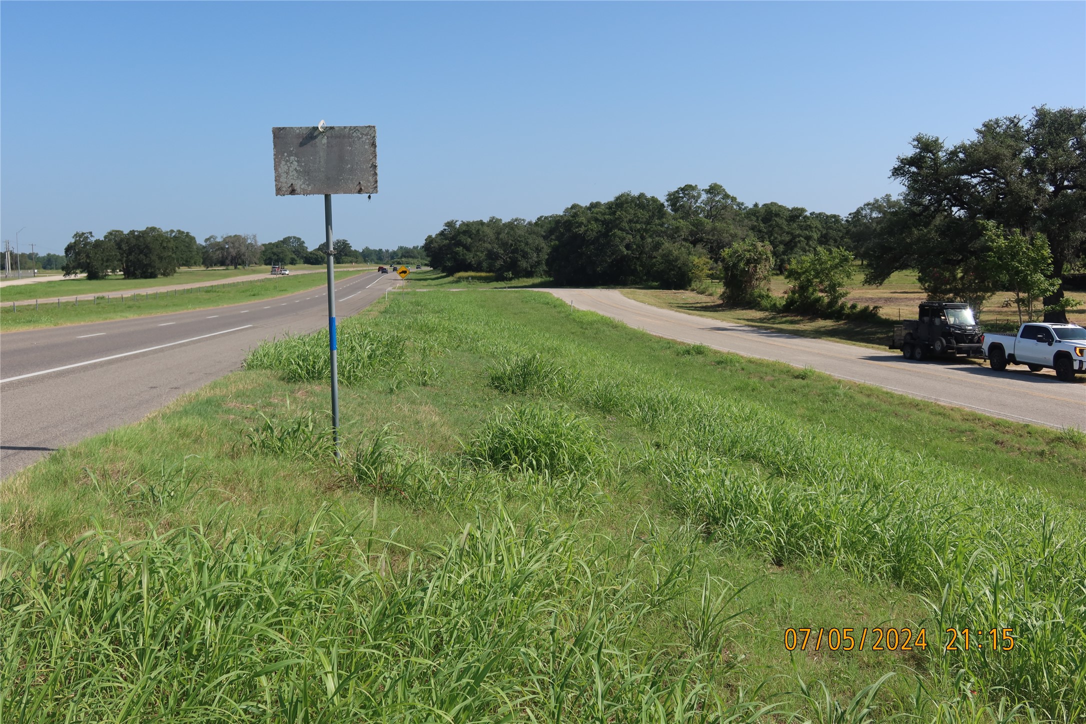1046 Railhead Road Columbus, TX 78934 - Photo 21 of 24 a backyard of a house with a table and chairs