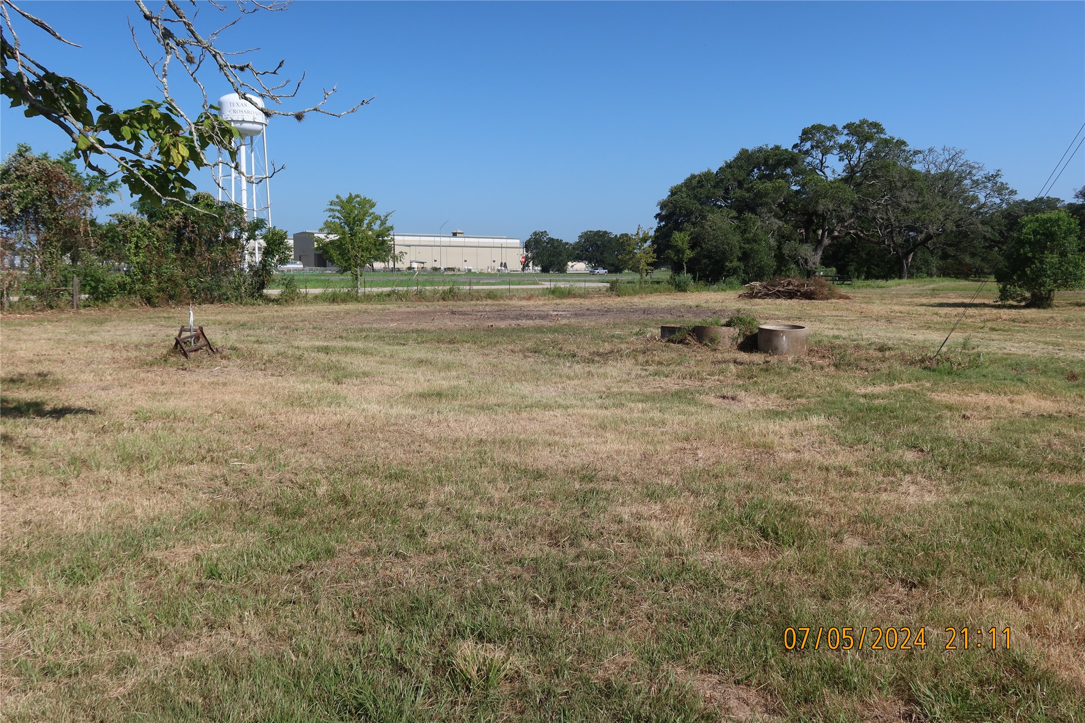 1046 Railhead Road Columbus, TX 78934 - Photo 8 of 24 a view of a dry yard with trees