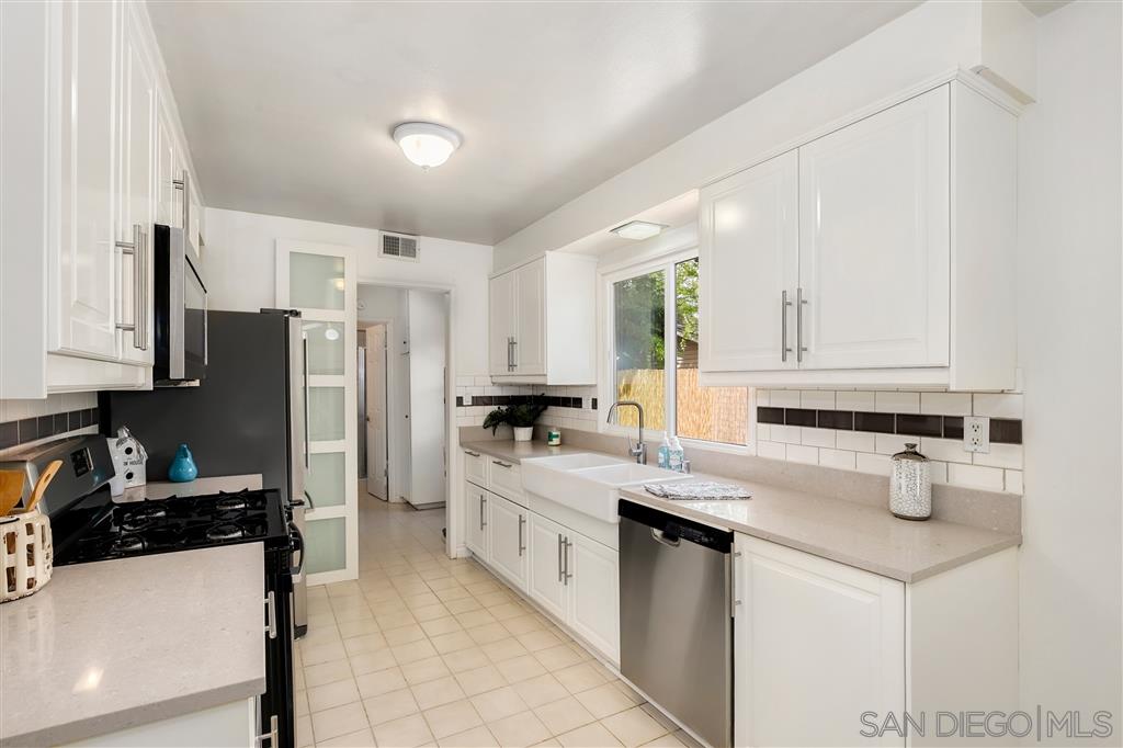 12253 Holland Road Poway, CA 92064 - Photo 2 of 23