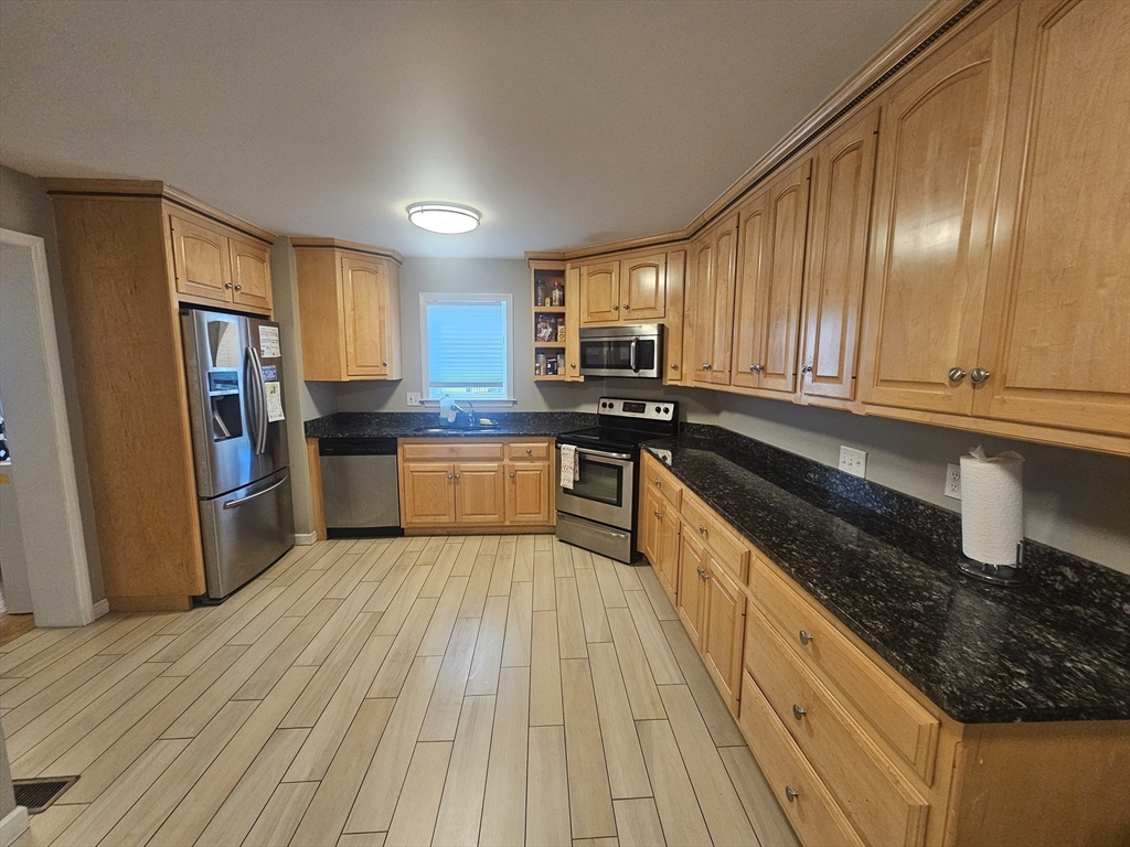 84 Valmor Street Worcester, MA 01604 - Photo 15 of 29