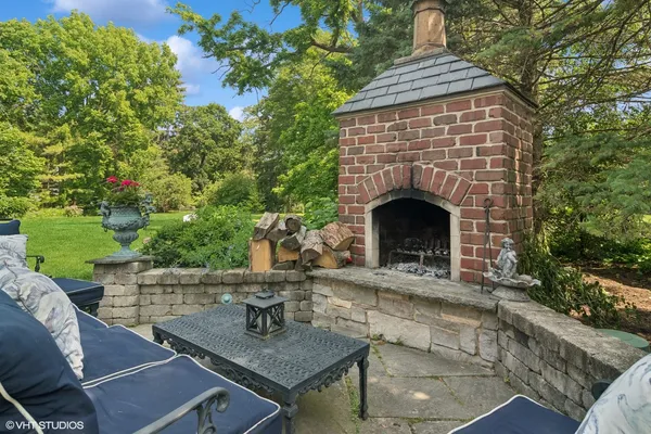 $2,150,000 | 300 East Euclid Avenue, Arlington Heights, IL 60004