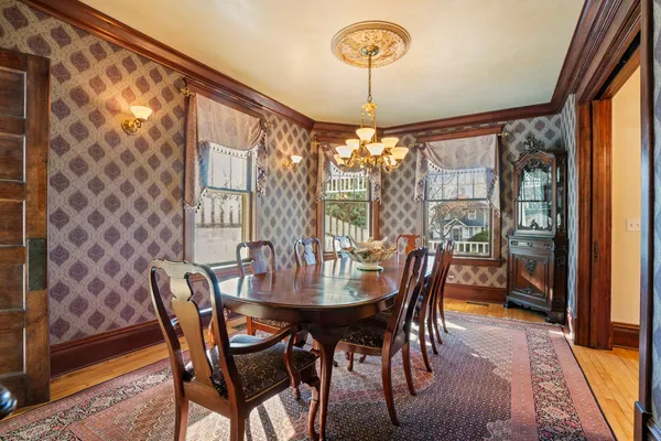 $2,150,000 | 300 East Euclid Avenue, Arlington Heights, IL 60004