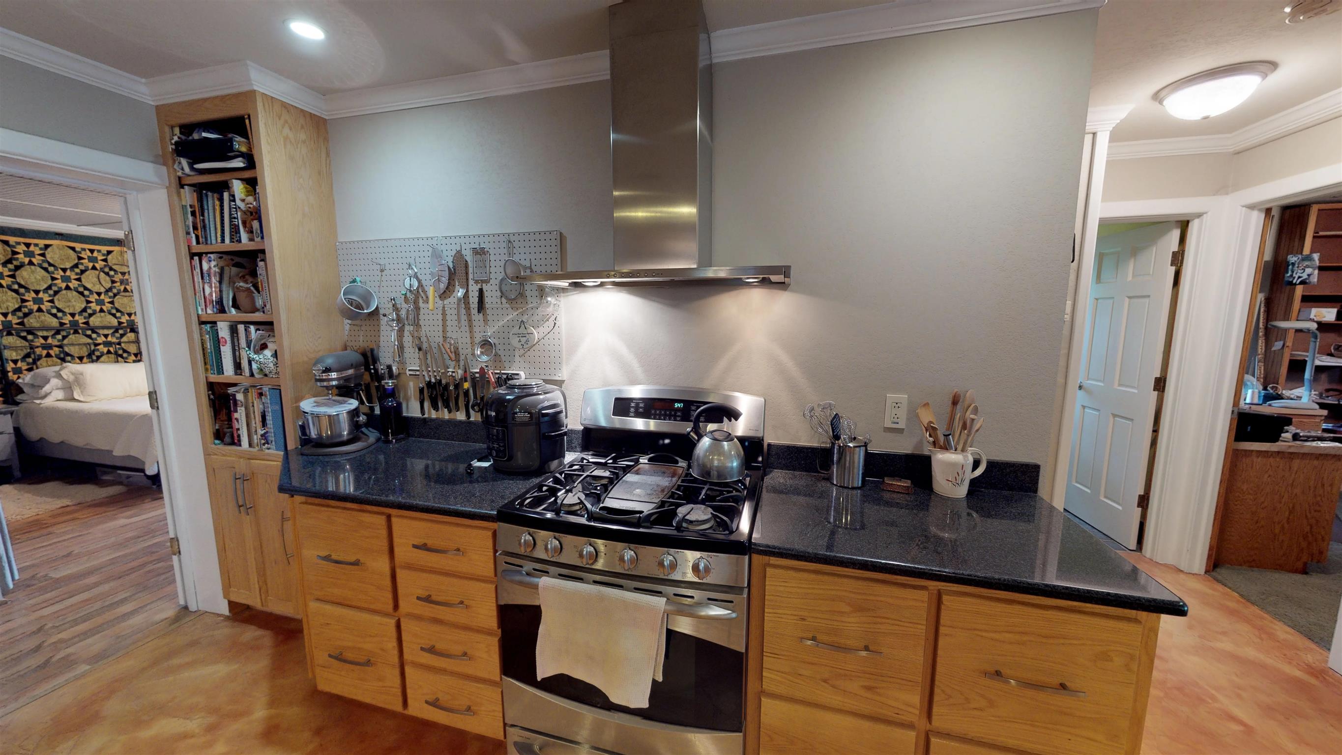 800 Hadley Road Clarksville, TN 37042 - Photo 14 of 17 a kitchen with granite countertop lots of counter top space