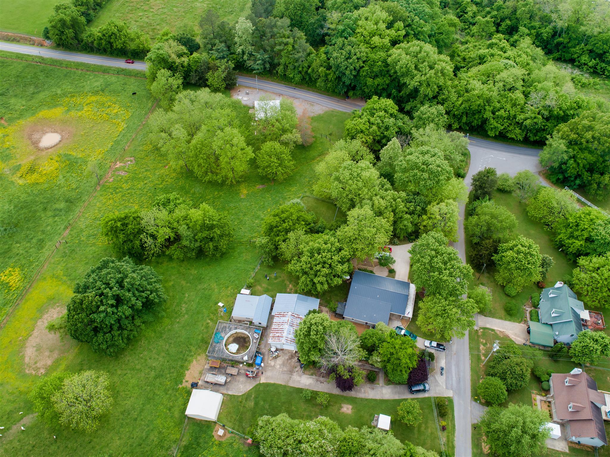 800 Hadley Road Clarksville, TN 37042 - Photo 6 of 17 an aerial view of a house with a yard