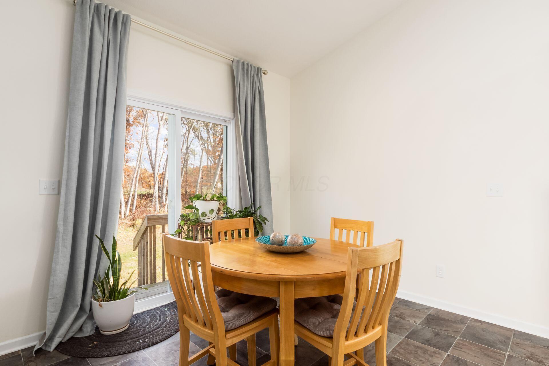279 Rochdale Delaware, OH 43015 - Photo 14 of 36 Eating Area