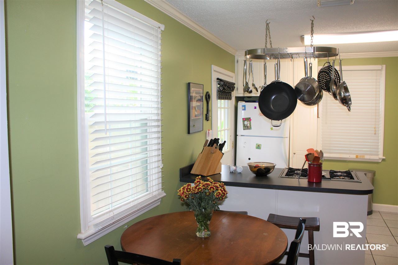 305 Pineview Lane West Mobile, AL 36608 - Photo 4 of 15