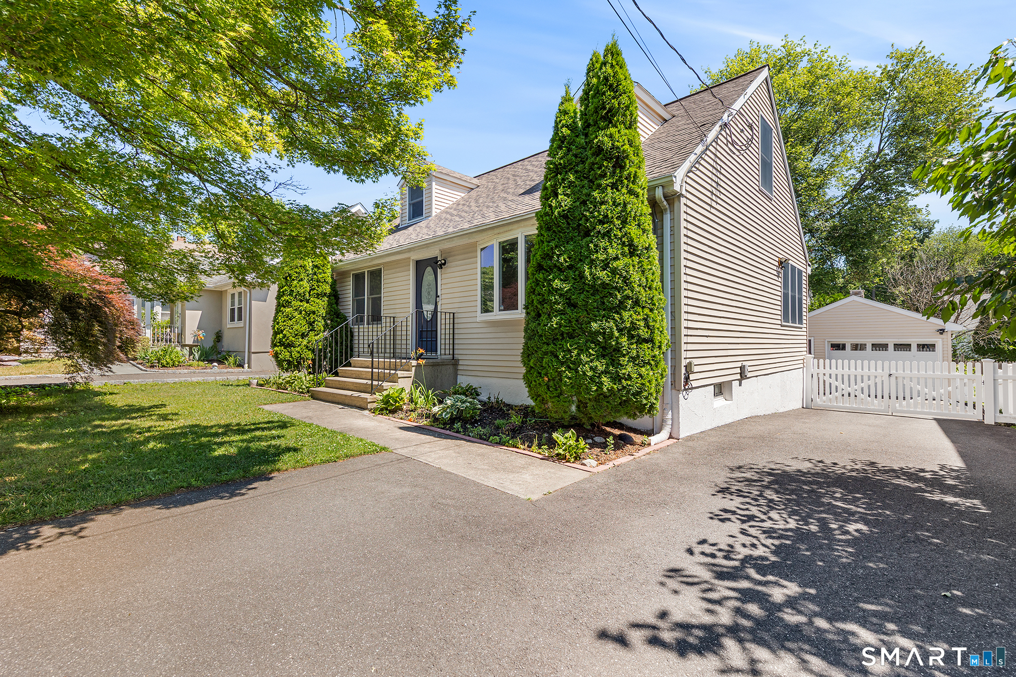 1710 Stratfield Road Fairfield, CT 06825 - Photo 38 of 40