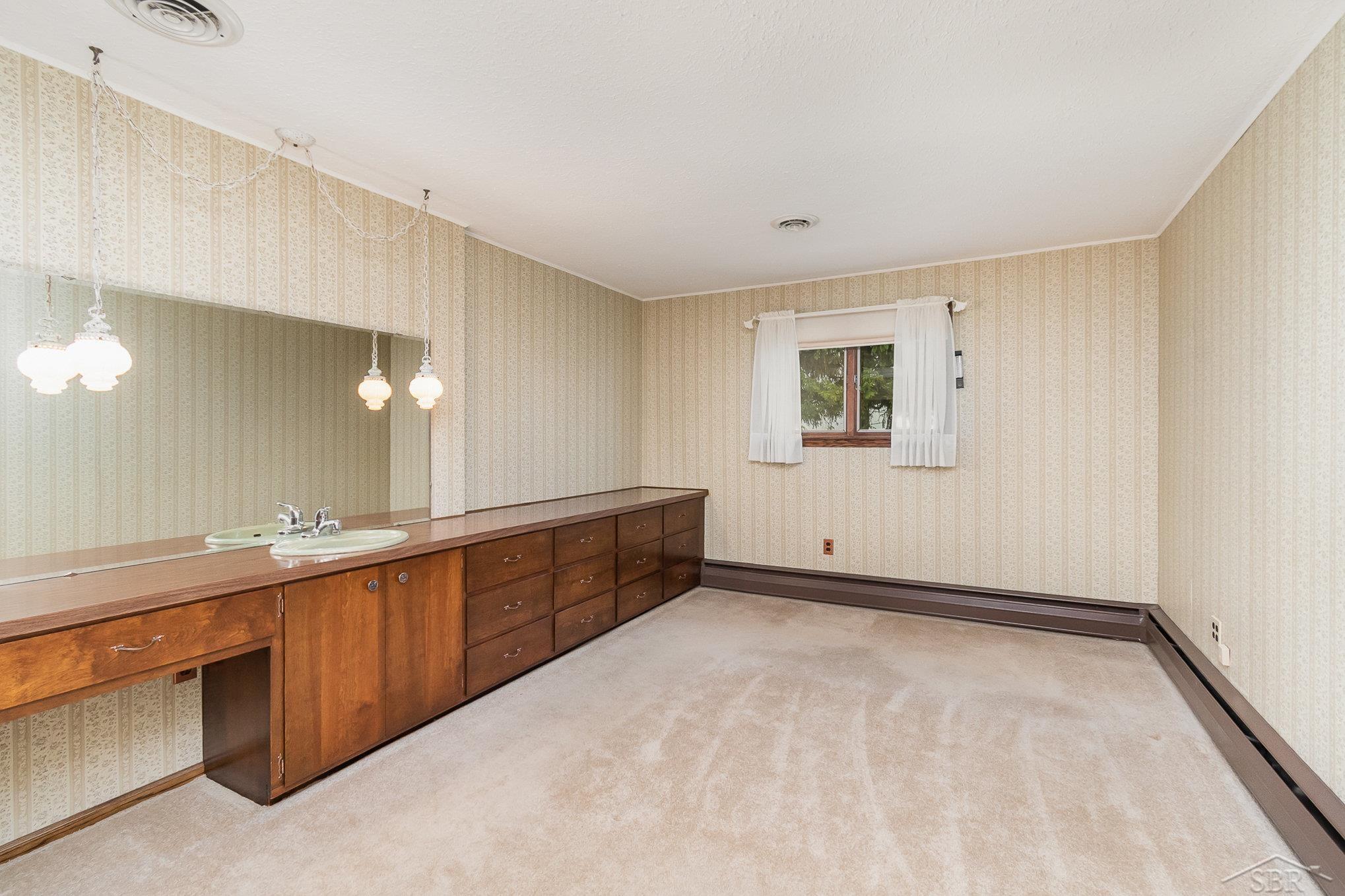 4640 East Laporte Road Freeland, MI 48623 - Photo 8 of 29 50117355-7.JPG