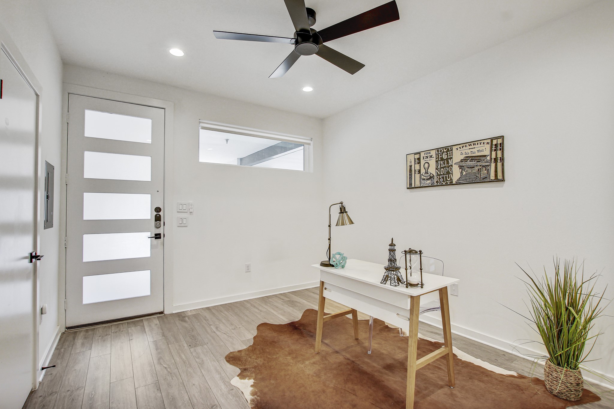 2804 South 1st Street, Unit 1108 Austin, TX 78704 - Photo 25 of 40 a workspace with furniture and window