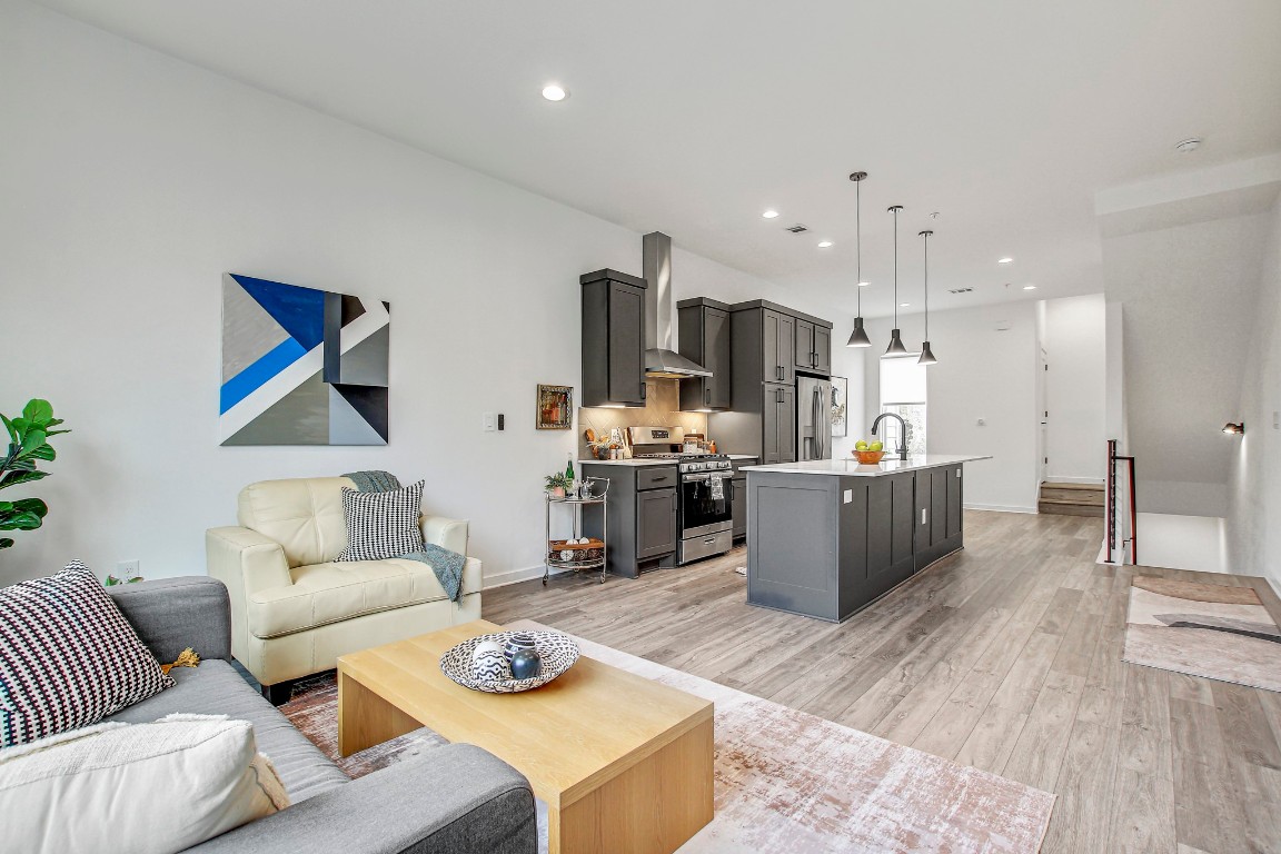 2804 South 1st Street, Unit 1108 Austin, TX 78704 - Photo 6 of 40 a living room with furniture kitchen area and a wooden floor