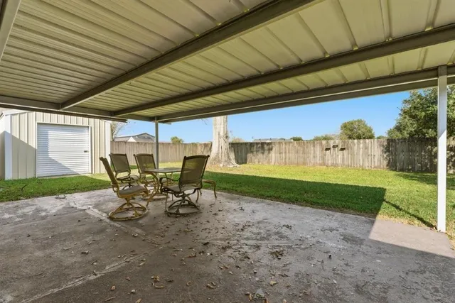 $169,900 | 909 Helen Street, Iowa, LA 70647