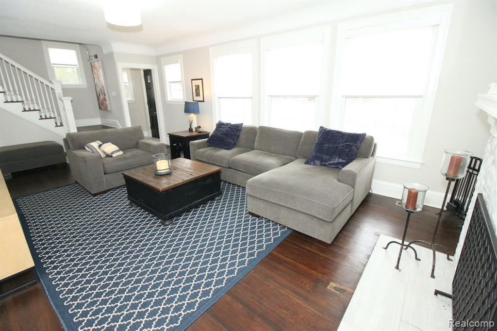 1383 Bishop Road Grosse Pointe, MI 48230 - Photo 12 of 51 Gallery Image 12
