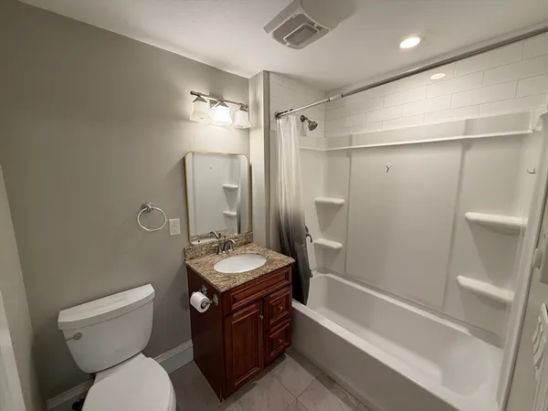$1,600 | 300 Swanson Road, Unit 215, Boxborough, MA 01719