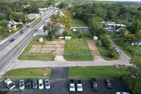 a view of a park with plants