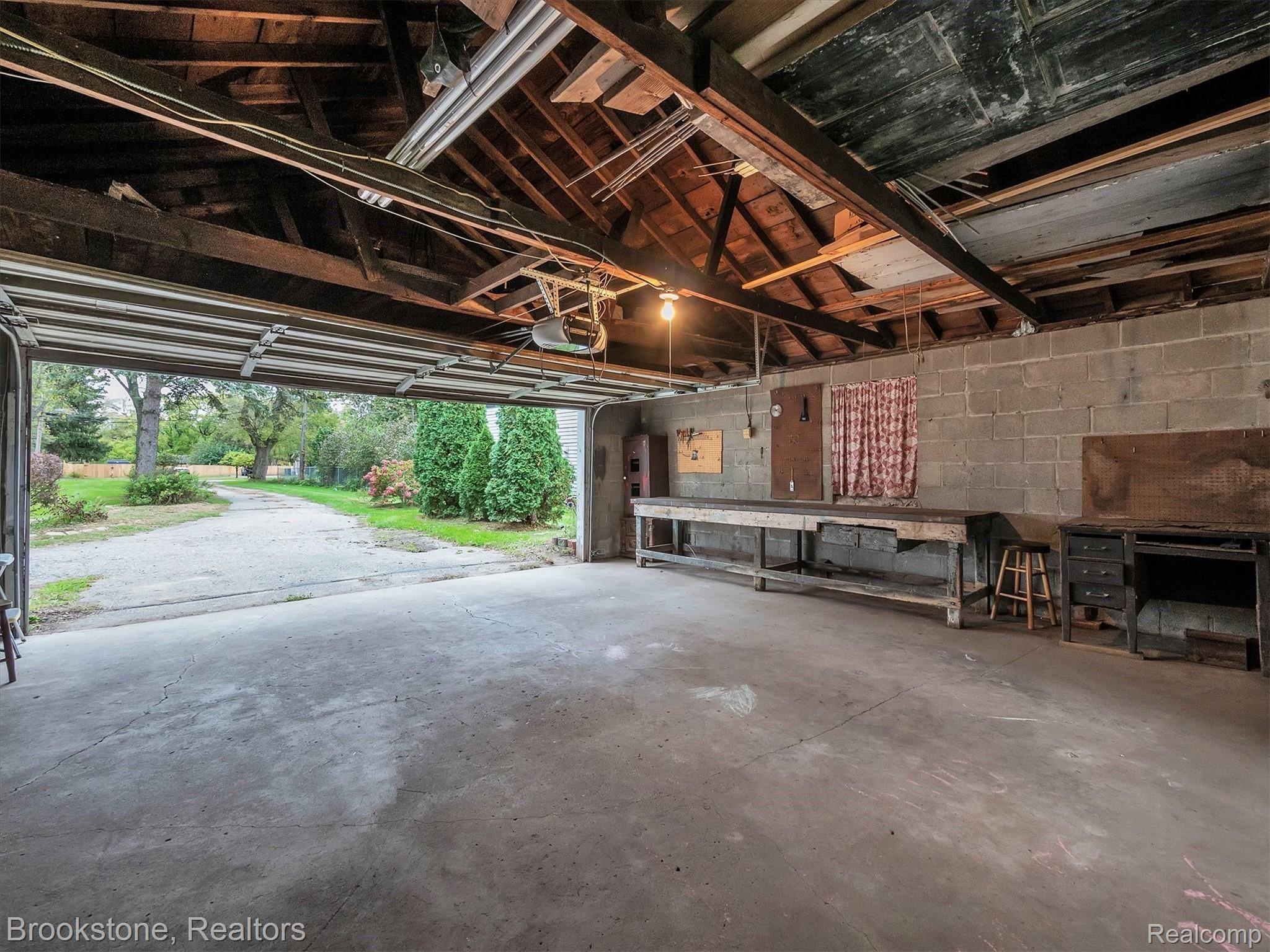 2820 Grant Road Rochester, MI 48309 - Photo 42 of 55 42-2820 Grant Rd-windowstill-realestate-photography-42.jpg