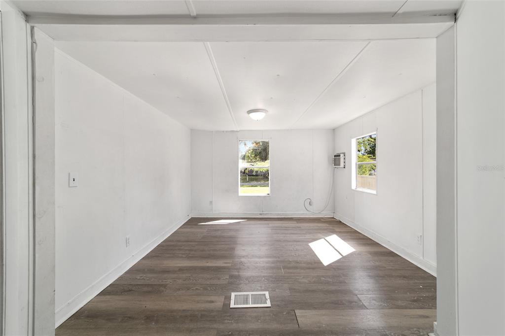3081 Southwest 90th Street Ocala, FL 34476 - Photo 23 of 34 an empty room with windows