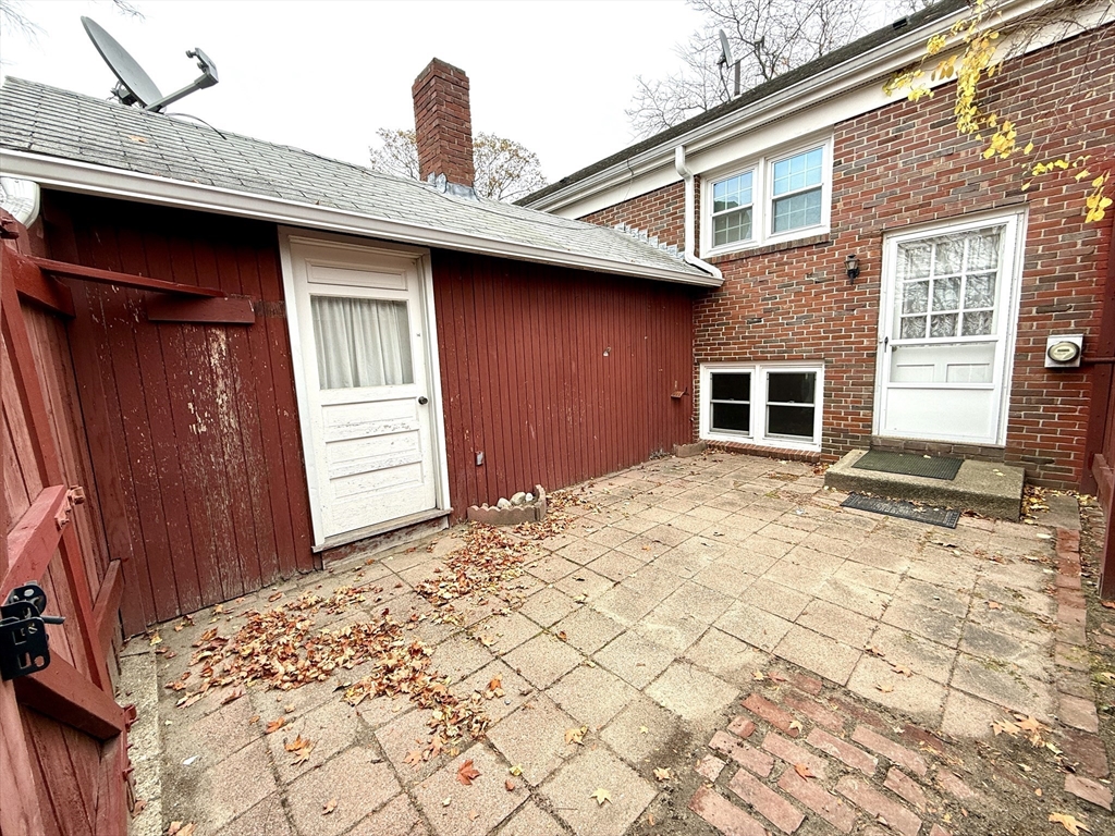 276 Main Street, Unit 3C Acton, MA 01720 - Photo 12 of 12 a backyard of a house