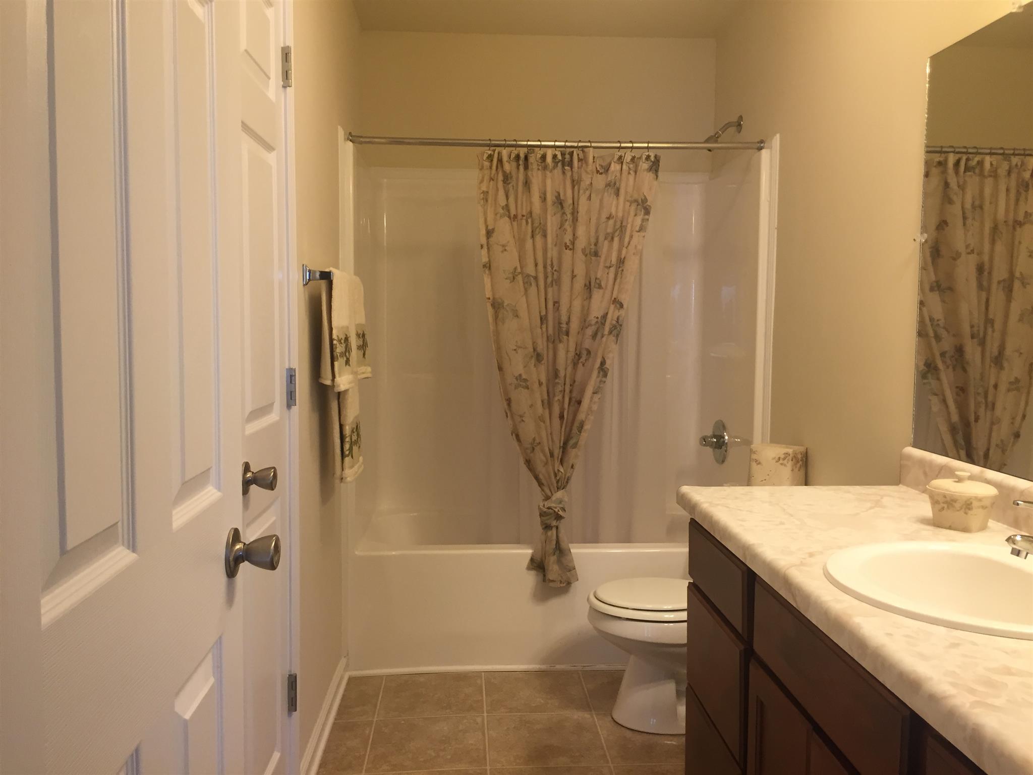 1812 Abrams Road Clarksville, TN 37042 - Photo 23 of 27 Hallway bathroom
