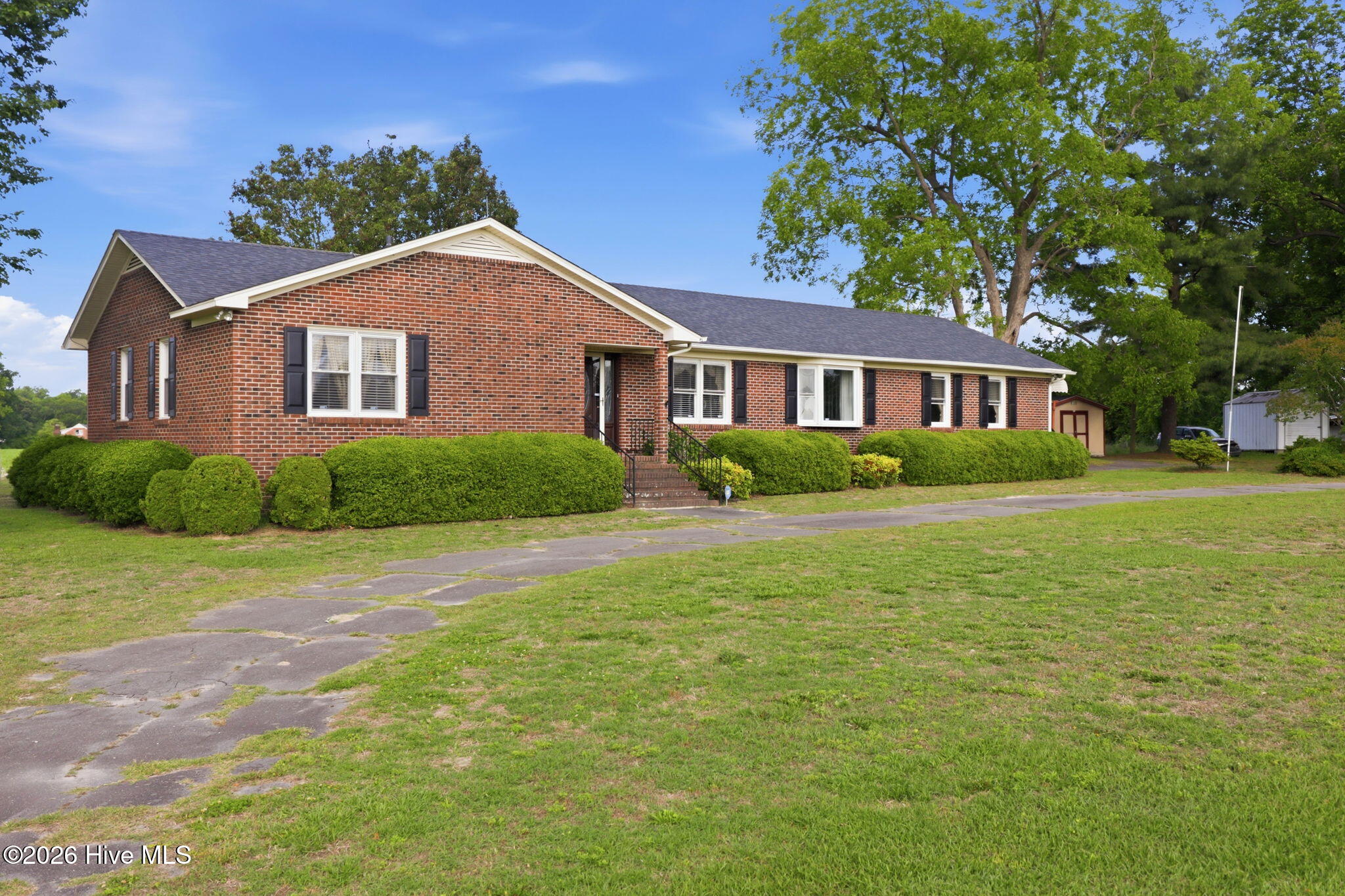 132 Jesse T Bryan Road Kinston, NC 28504 - Photo 6 of 50 6