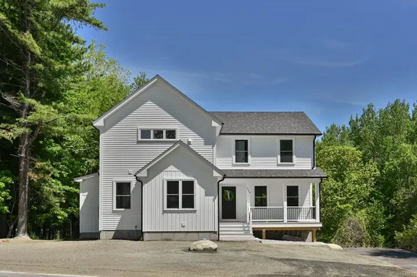 $959,000 | 113 South Road, Kensington, NH 03833