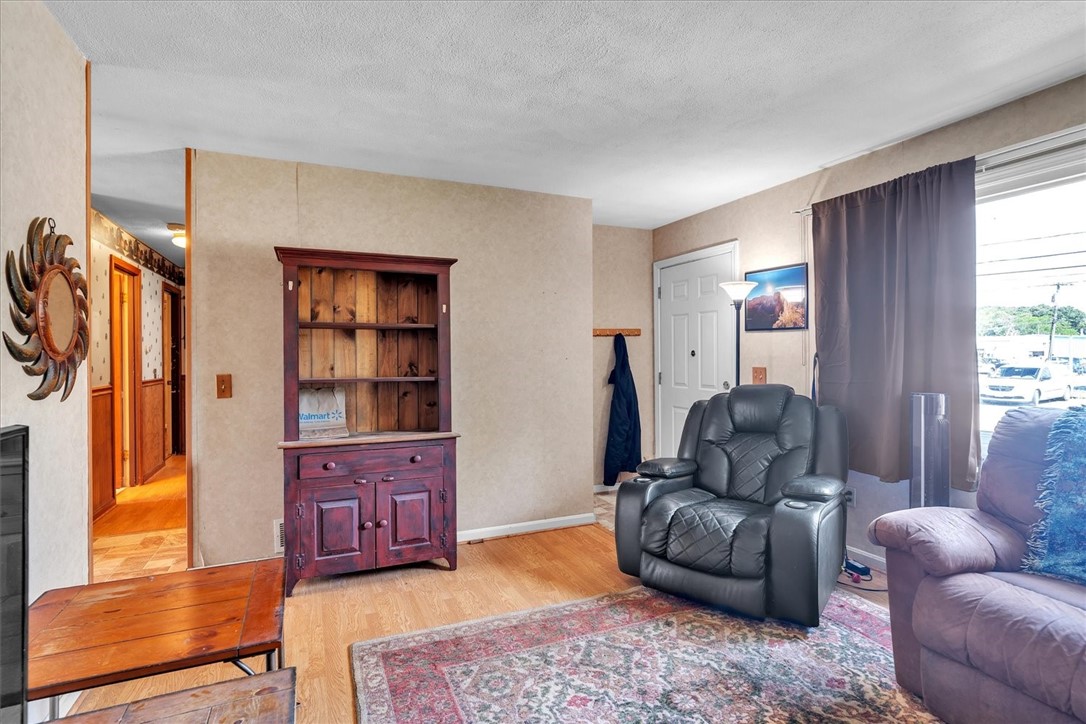 65 Ingalls Street Warwick, RI 02889 - Photo 5 of 24