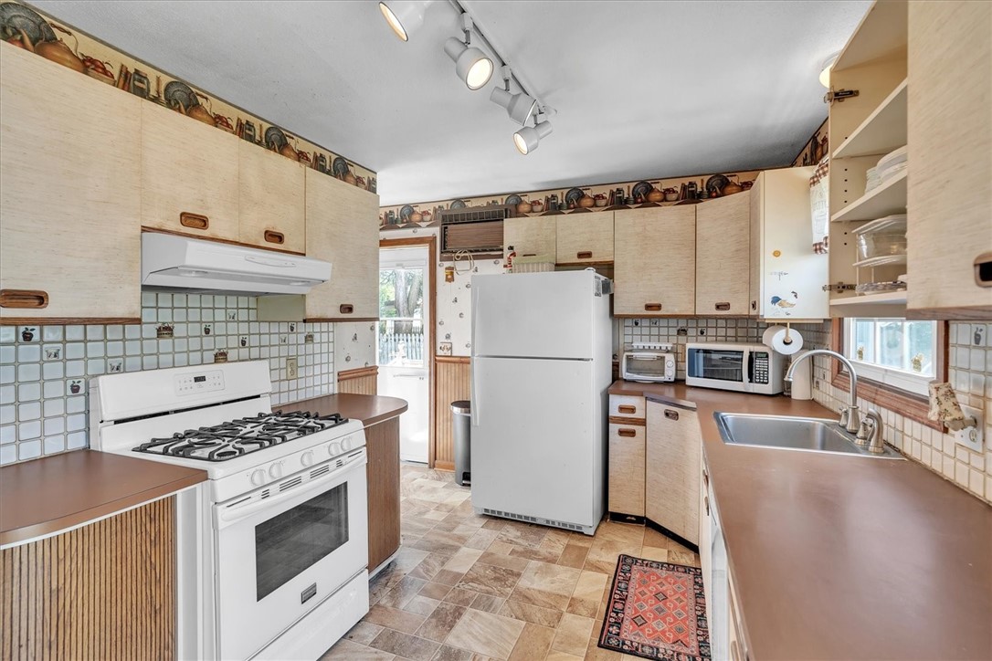 65 Ingalls Street Warwick, RI 02889 - Photo 6 of 24