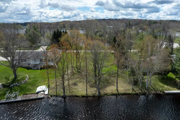 $169,900 | 1286 Queensway Drive, Weidman, MI 48893