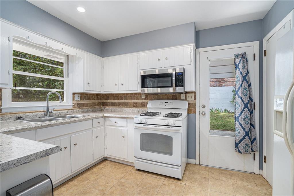 2839 Concord Drive Decatur, GA 30033 - Photo 7 of 26