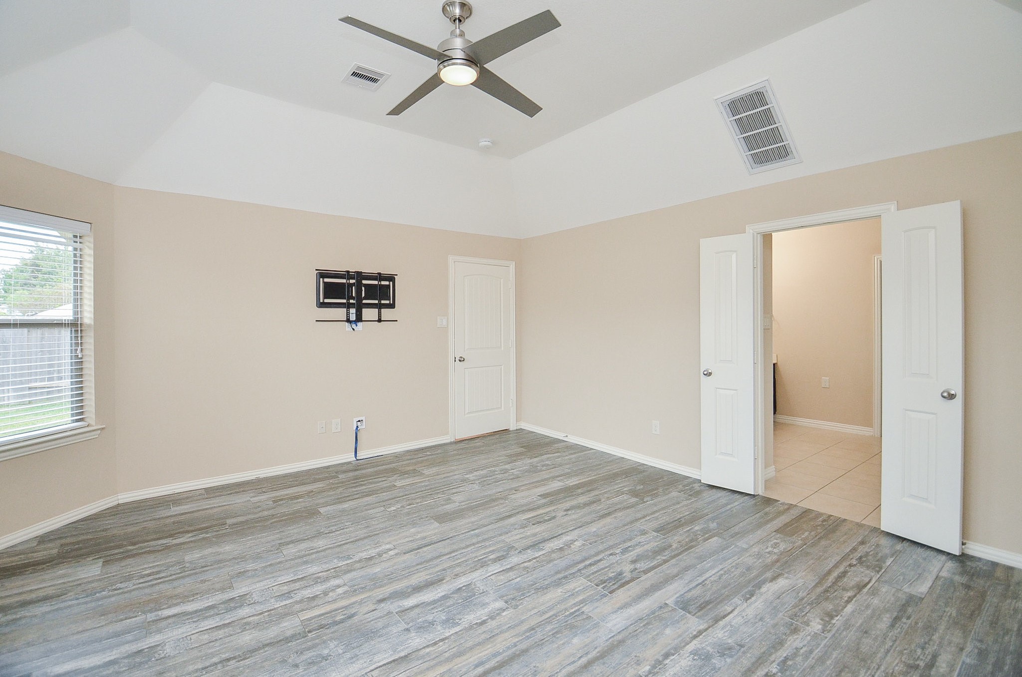 17902 Logans Pine Drive Tomball, TX 77377 - Photo 22 of 32 an empty room with wooden floor fan and windows