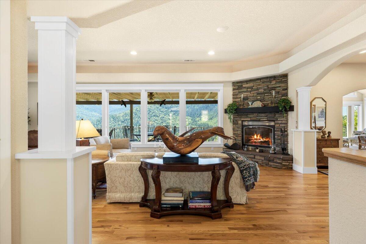 3344 Pearce Park Road Grants Pass, OR 97526 - Photo 15 of 65 Entranceway view.