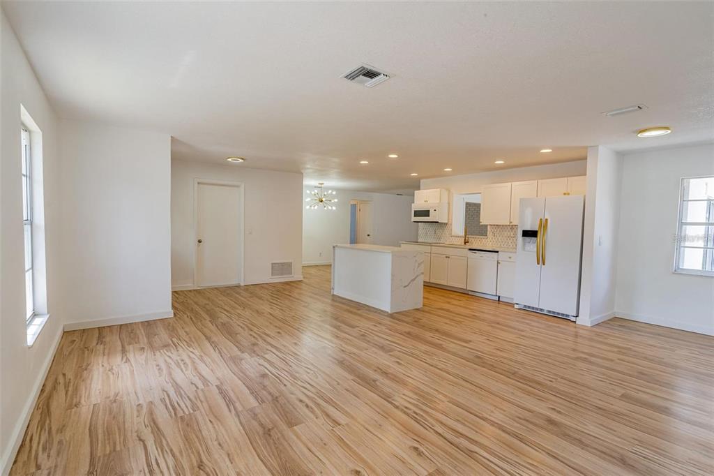 437 Alpine Street Altamonte Springs, FL 32701 - Photo 8 of 34 Gallery Image 8
