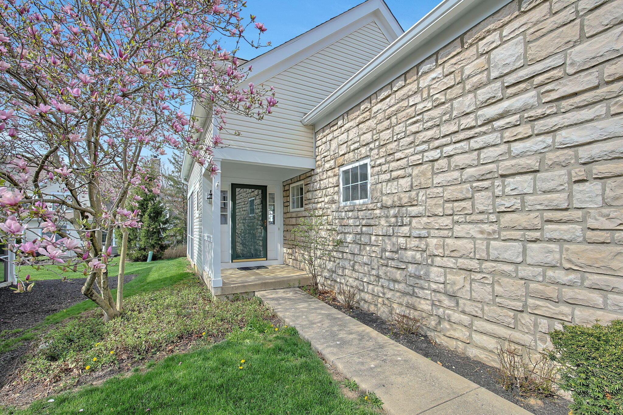 374 Sycamore Ridge Way Columbus, OH 43230 - Photo 4 of 39 3-web-or-mls-374-sycamore-ridge-way