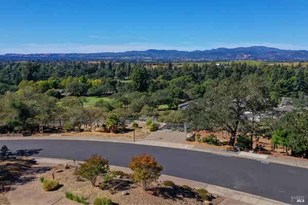 $975,000 | 1166 Castle Oaks Drive, Napa, CA 94558