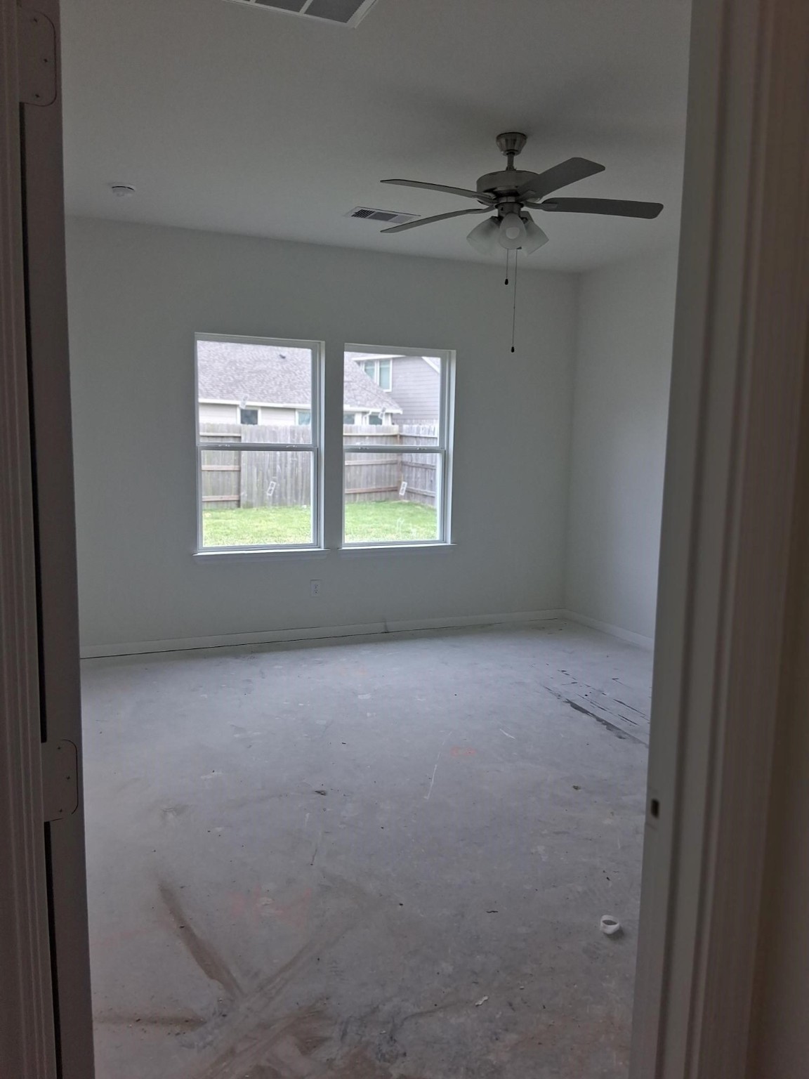 3603 Crosspointe Pass Angleton, TX 77515 - Photo 9 of 13 an empty room with a window