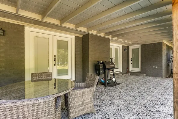 a car parked in front of a building